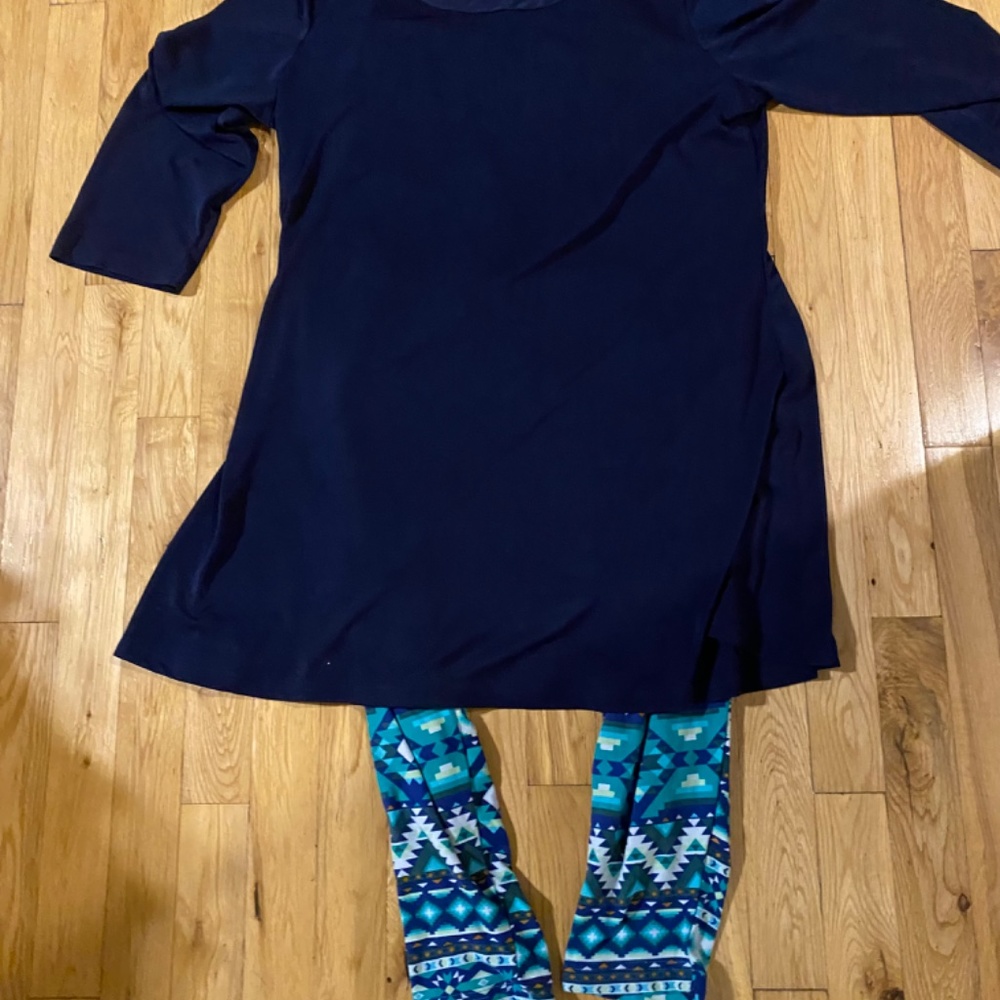 Lightweight sheer tunic - Picture 3 of 5